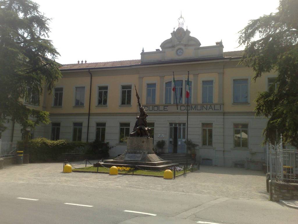 scuola media ed elementare di bellagio esterno ingresso struttura