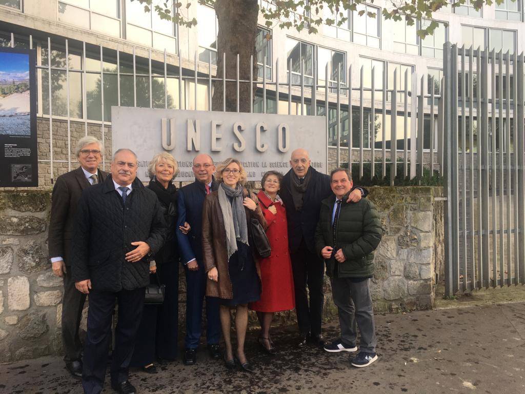 como città candidata unesco visita a parigi sindaco ed assessore gentilini delegazione di como parigi