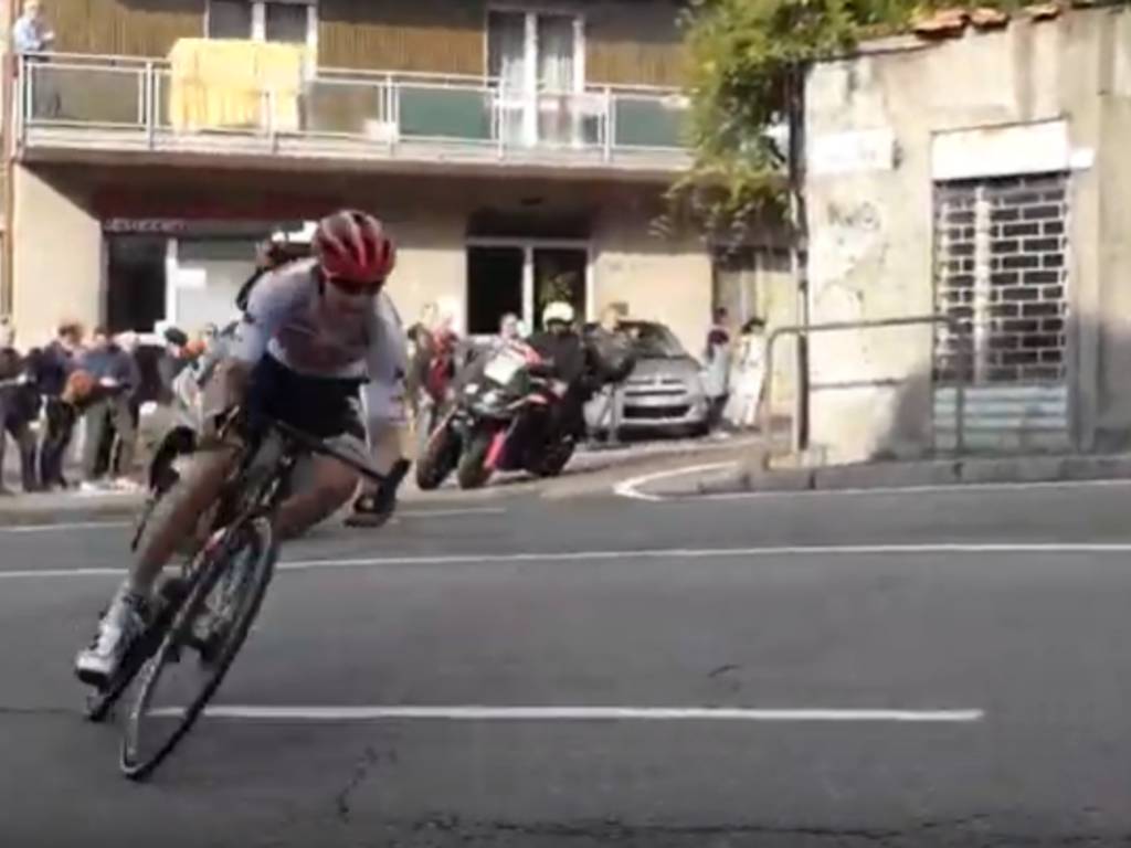 olandese mollema ciclismo vince giro di lombardia davanti a tutti a como