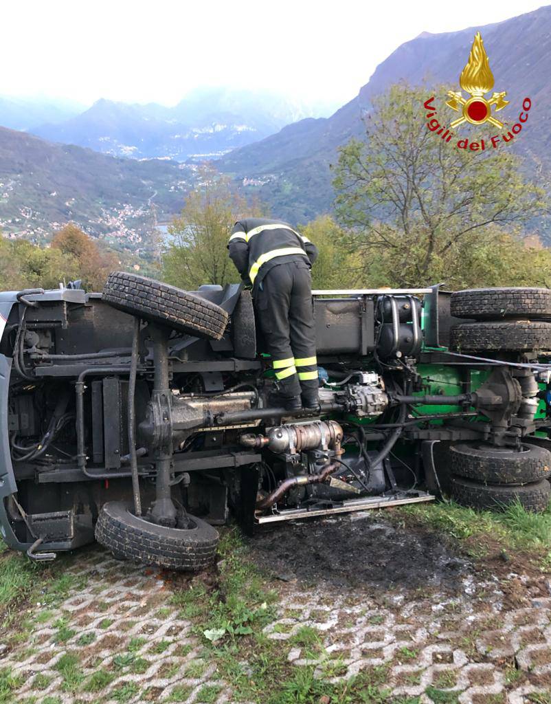 incidente autocisterna rovesciata a Corrido trasporto gpl pompieri soccorso