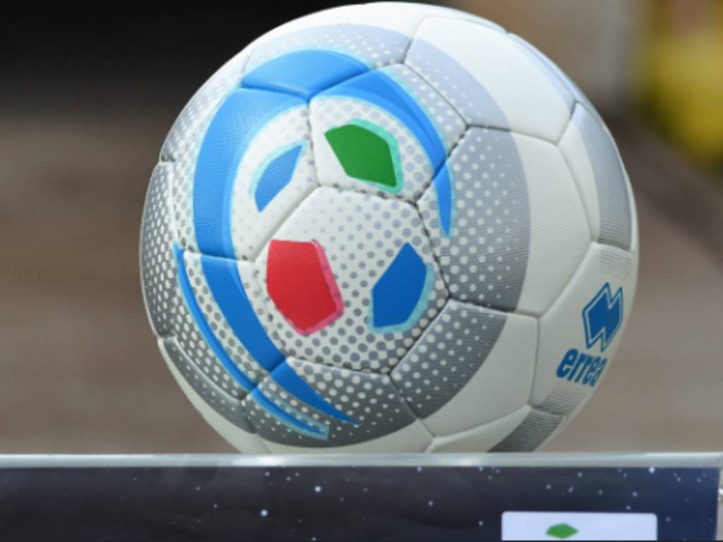 pallone lega pro calcio generico