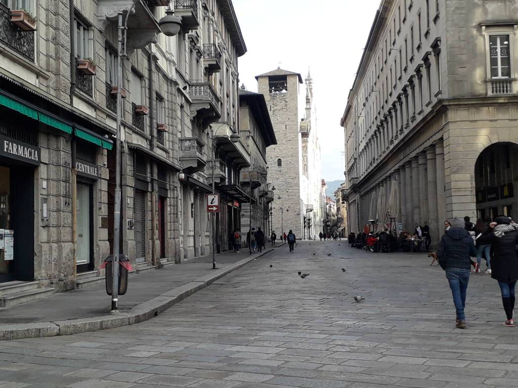 cittàè dei balocchi como si smontano casette e pista del ghiaccio piazza cavour