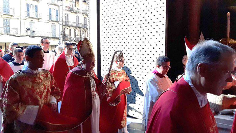 duomo di como vescovo cantoni ingresso con sacerdoti sinodo