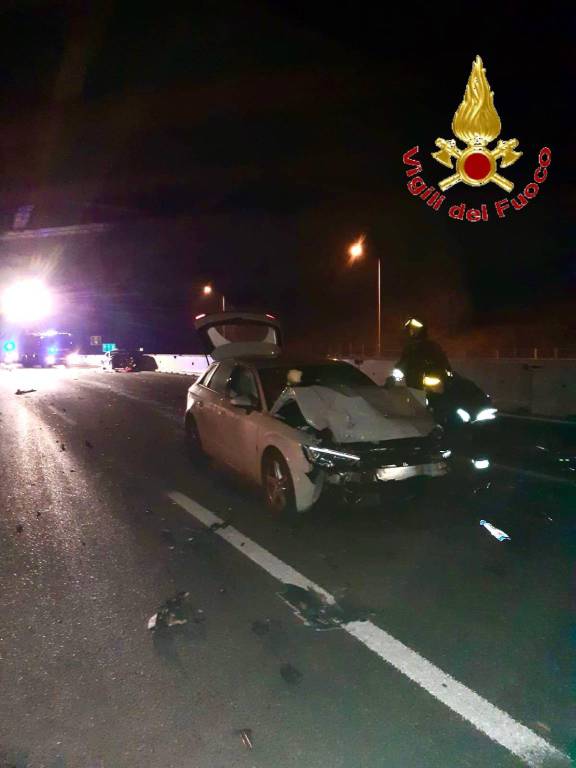 incidente a9 tra fino mornasco e lomazzo schianto auto danneggiate e pompieri soccorsi