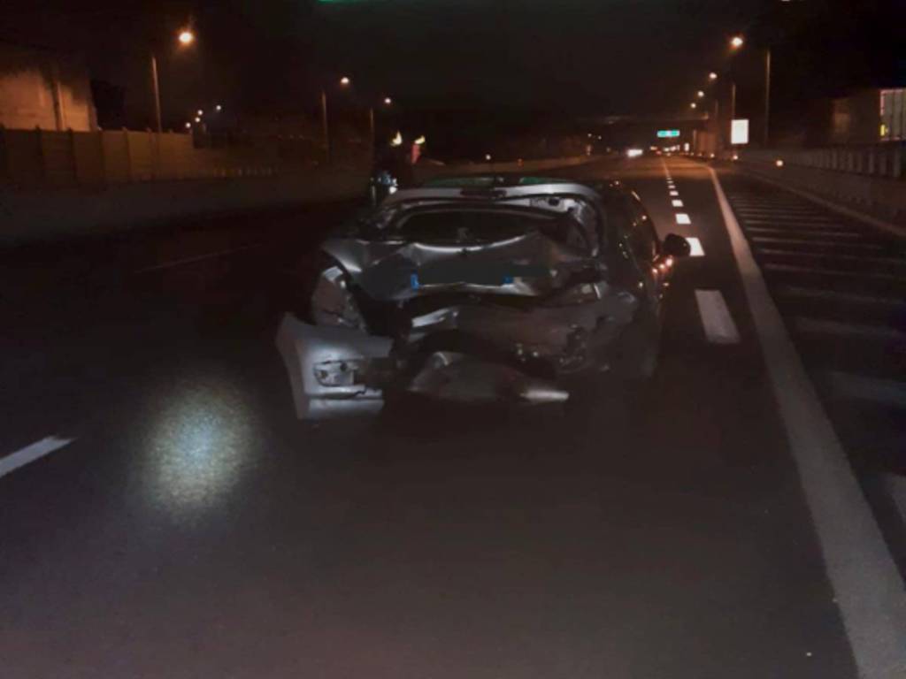 incidente a9 tra fino mornasco e lomazzo schianto auto danneggiate e pompieri soccorsi