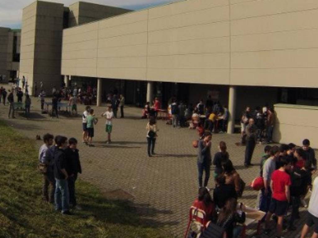 liceo galilei di erba esterno struttura furto nella notte pc aule