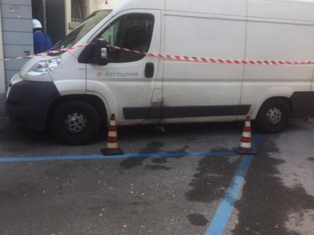 black-out elettrico a como questa mattina operai enel al lavoro e via milano generica