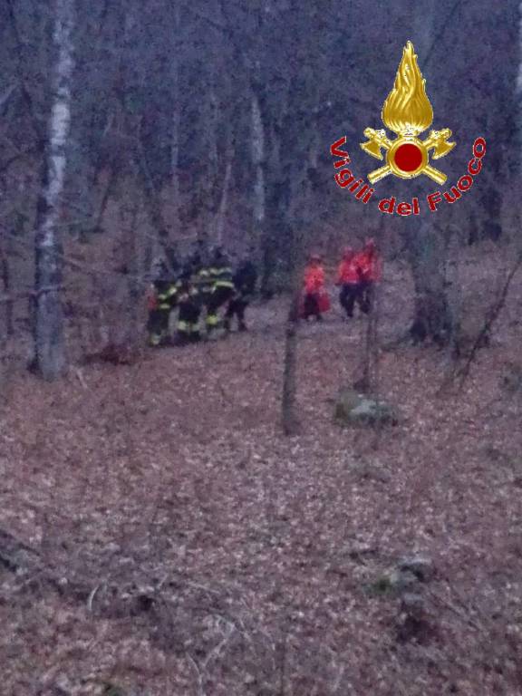 incidente monte san primo ragazzo cade nel burrone con bici soccorsi