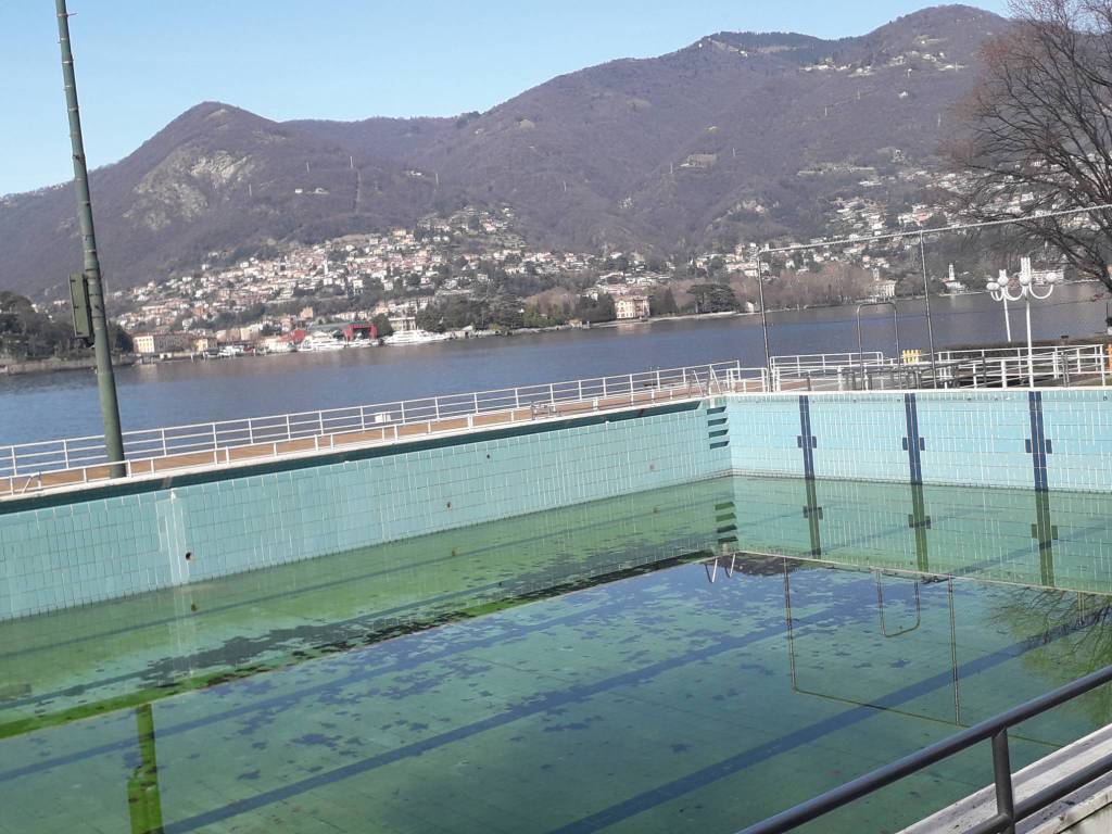 piscina e struttura viale geno sede comonuoto