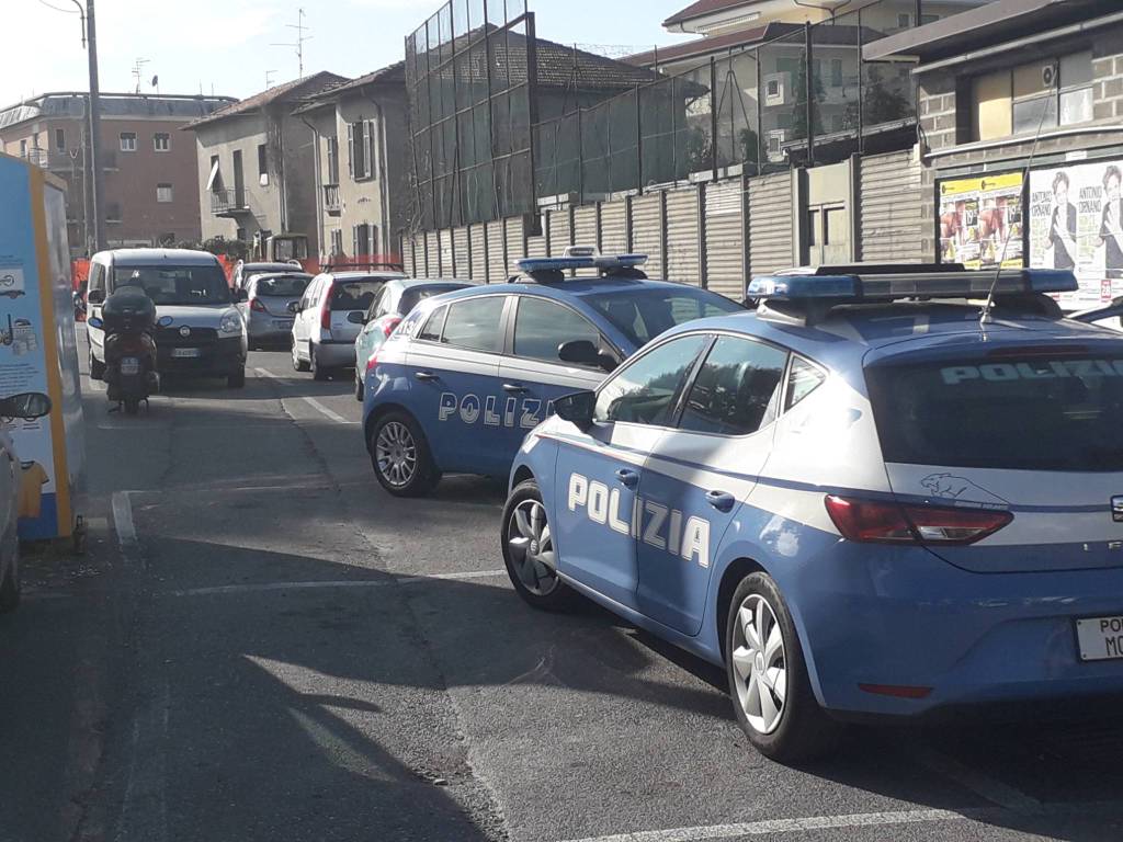 polizia esterno centro sportivo gigi meroni albate per vandalismo