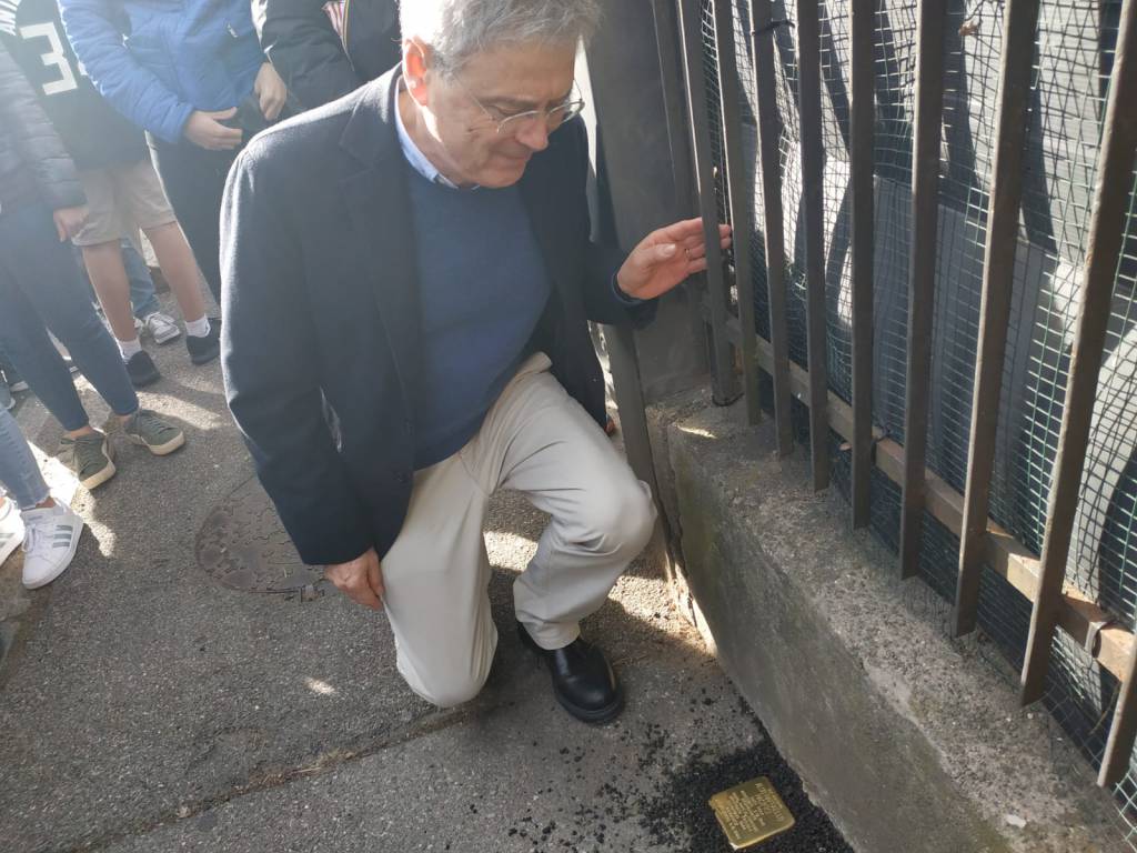 posa pietra inciampo ponte chiasso casa aldo raffaello Pacifici