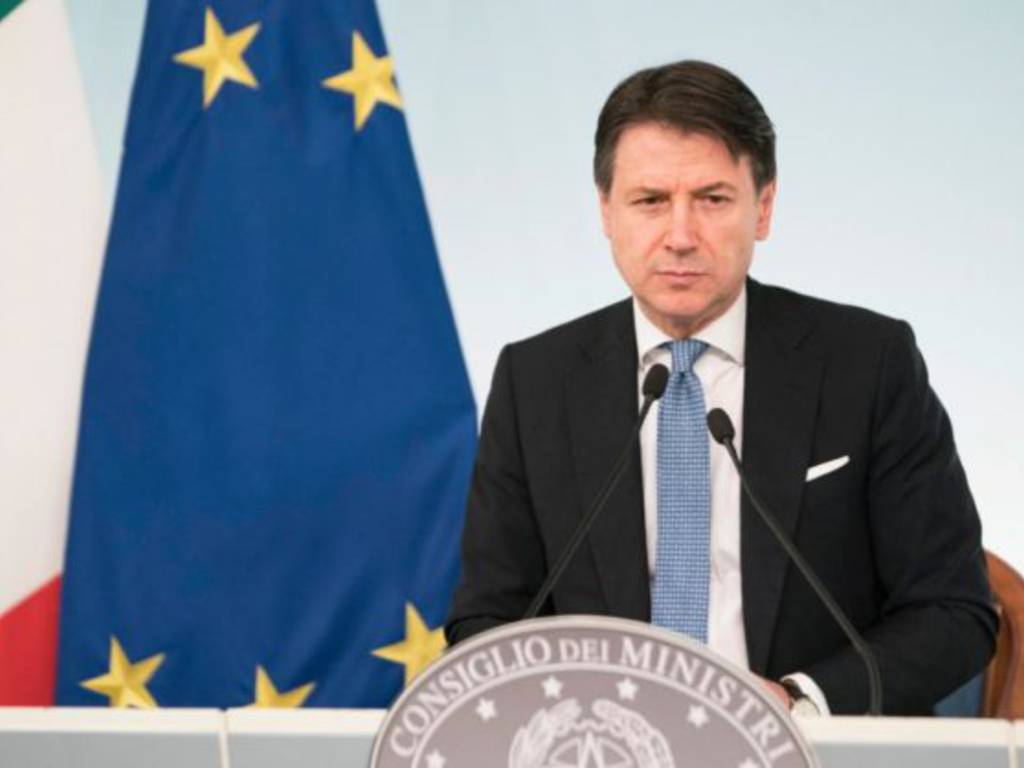 giuseppe conte presidente consiglio conferenza stampa palazzo chigi su emergenza