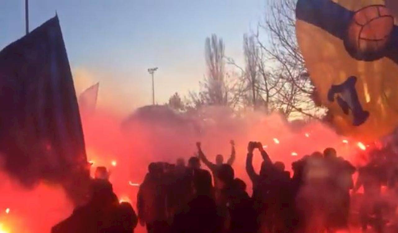 tifosi inter a salutare la squadra pinetina anche se con divieto