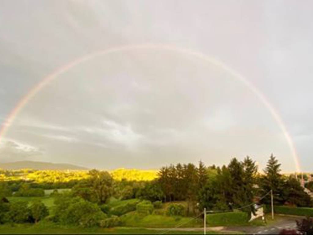 arcobaleno nei cieli sopra como e provincia, foto lettori