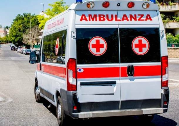 ambulanza croce rossa tradate parto in casa