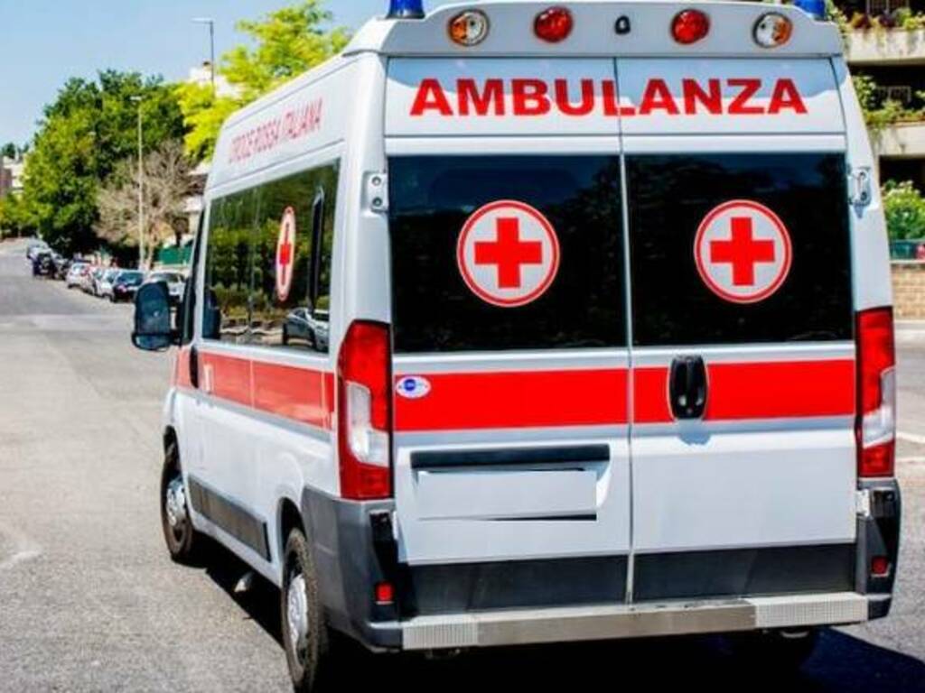 ambulanza croce rossa tradate parto in casa