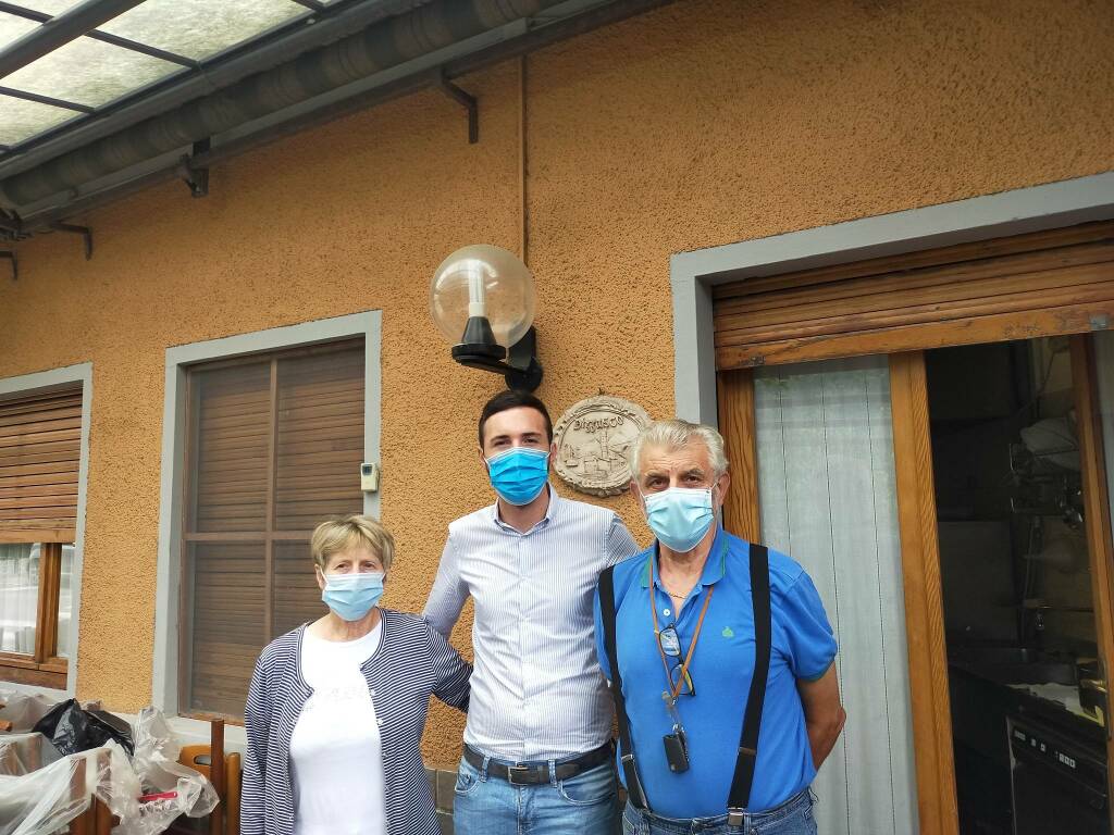 chiude da oreste a dizzasco lui e la moglie con sindaco riva saluti