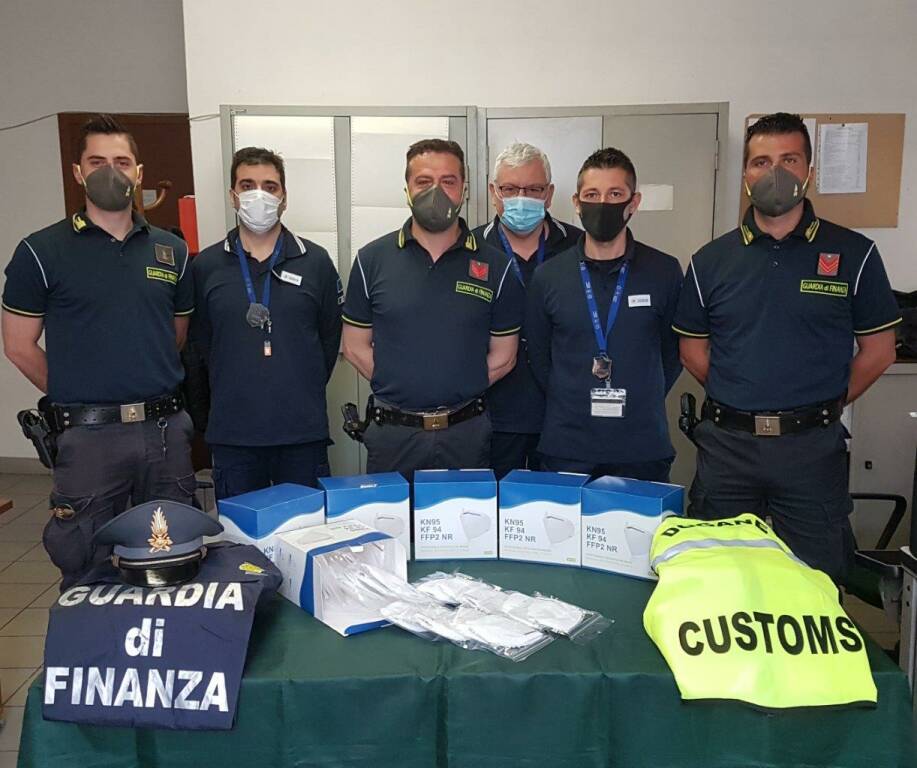 finanza sequestro mascherine ffp2 in dogana contraffatto marcio ce