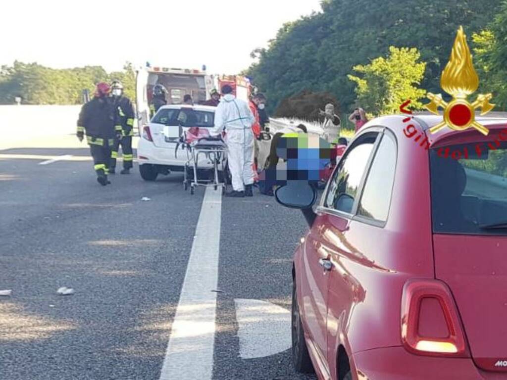 incidente autostrada fino mornasco tamponamento cinque auto