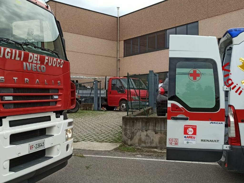 incidente mortale sul lavoro via regina fino mornasco operaio caduto dalla scala