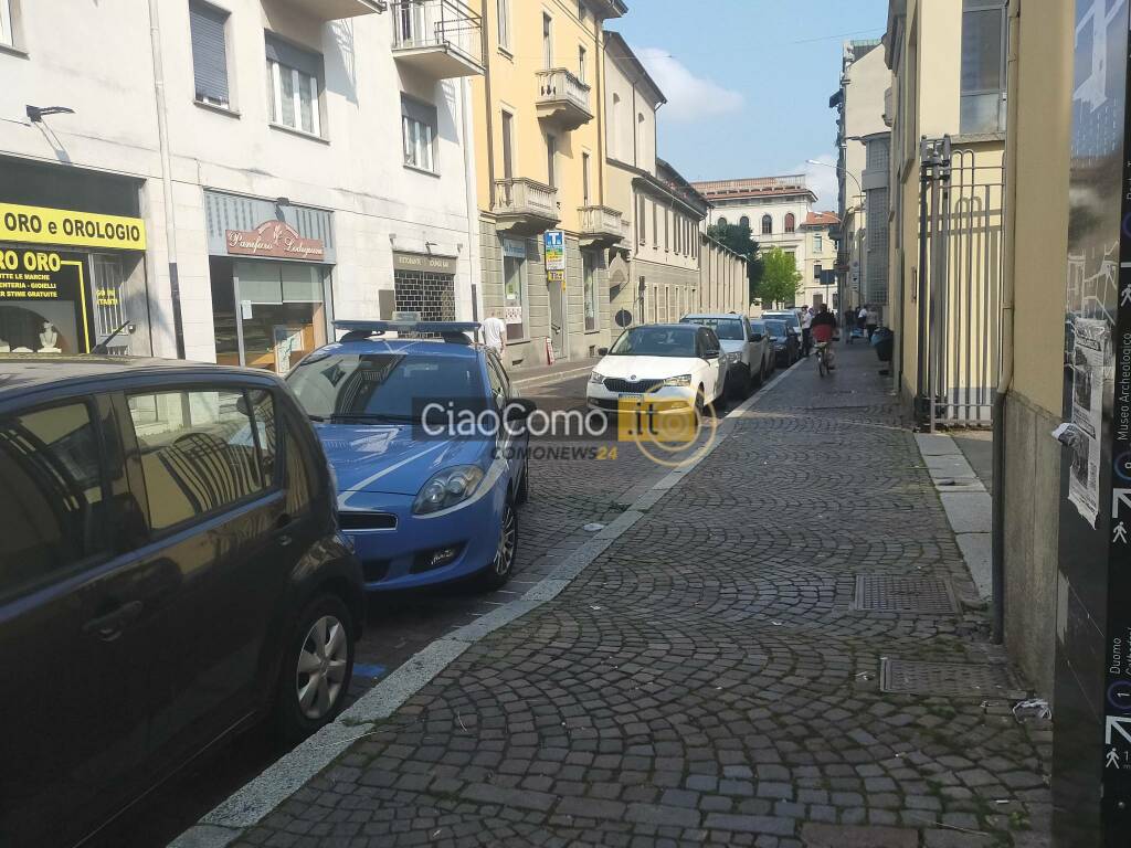 La devastazione dei vandali al mercato coperto di Como