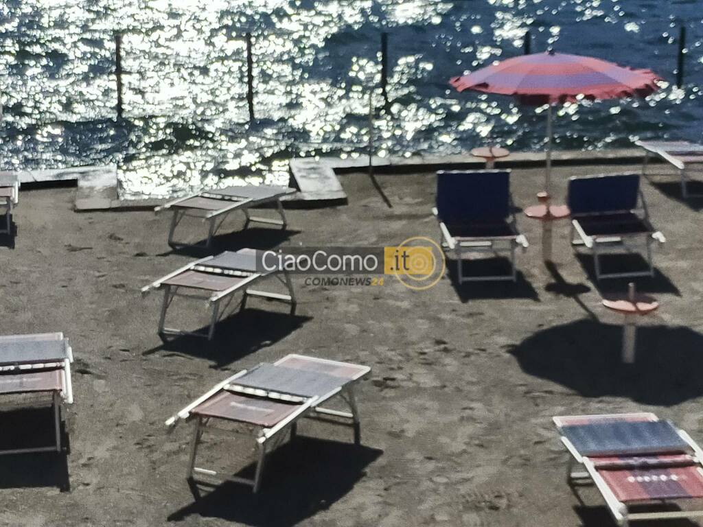 riapre lido di villa olm o como ombrelloni generico prato