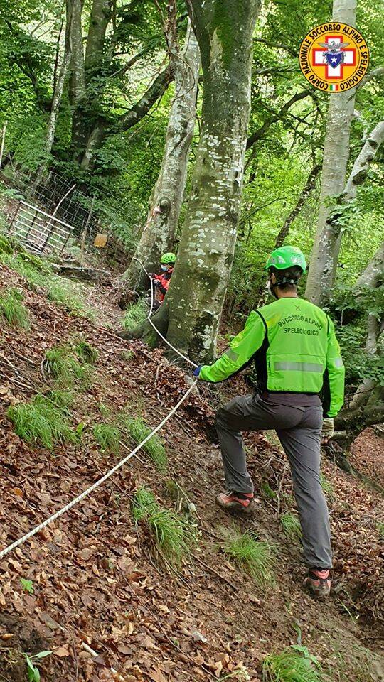 soccorso alpino e speleologico soccorso escursionisti bloccati in grotta pian del tivano