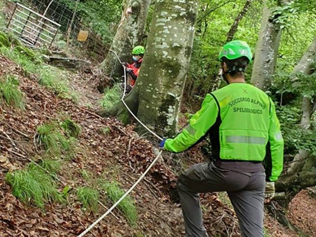 soccorso alpino e speleologico soccorso escursionisti bloccati in grotta pian del tivano