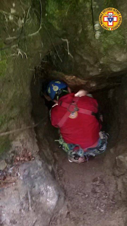 soccorso alpino e speleologico soccorso escursionisti bloccati in grotta pian del tivano