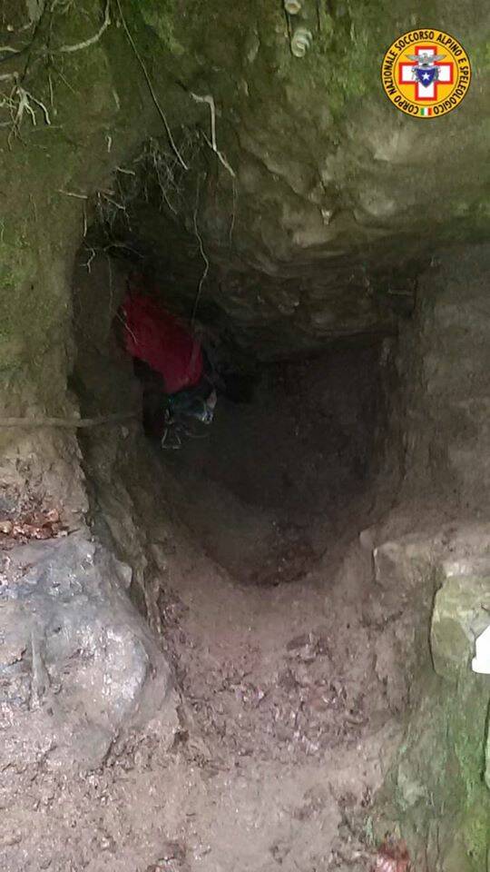 soccorso alpino e speleologico soccorso escursionisti bloccati in grotta pian del tivano