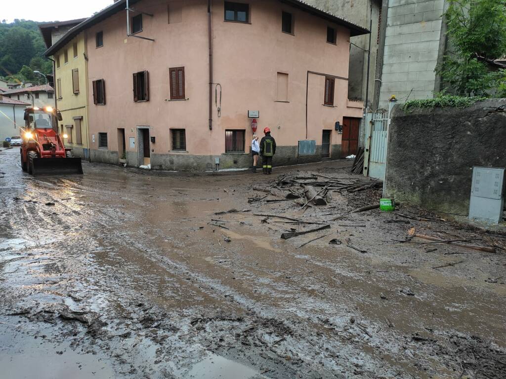 bomba d0acqua nel comasco all'alba allagamenti lomazzo e frana visino valbrona