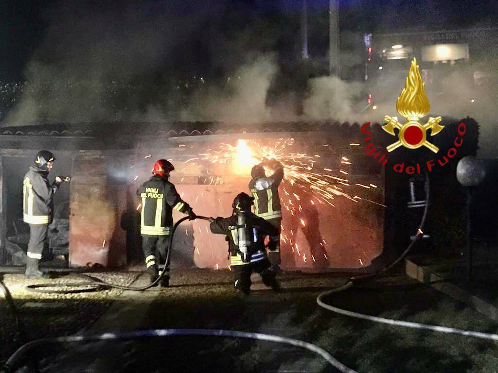 incendio box vighizzolo di cantù intervento pompieri