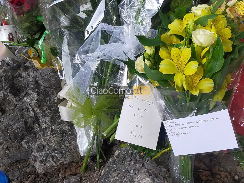 fiori e lumini a san rocco per uccisione don Roberto preghiere fedeli