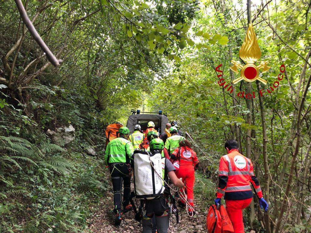 incidente eremo san salvatore erba cade da ferrata