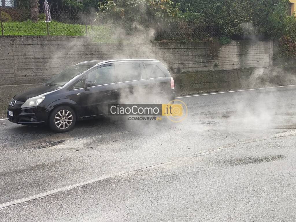 buco in strada per uscita acqua via oltrecolle piccolo gyser