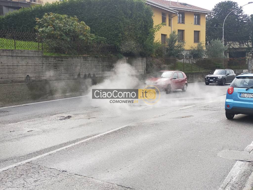 buco in strada per uscita acqua via oltrecolle piccolo gyser