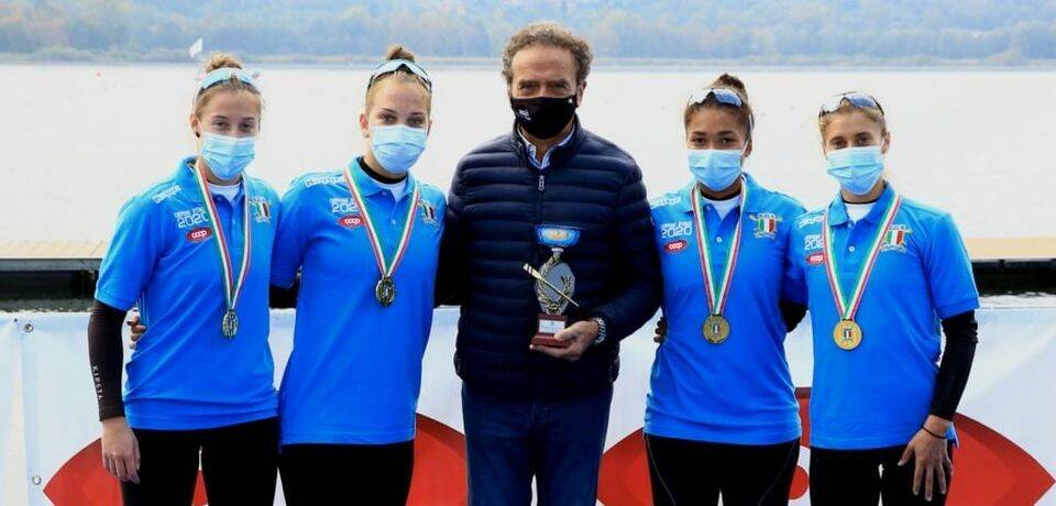 canottieri moltrasio con presidente e atleti campionati italiani a varese