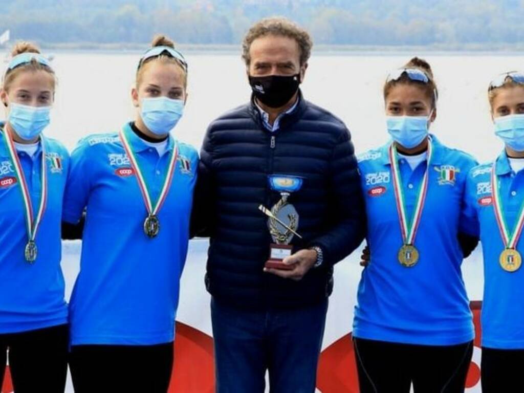 canottieri moltrasio con presidente e atleti campionati italiani a varese