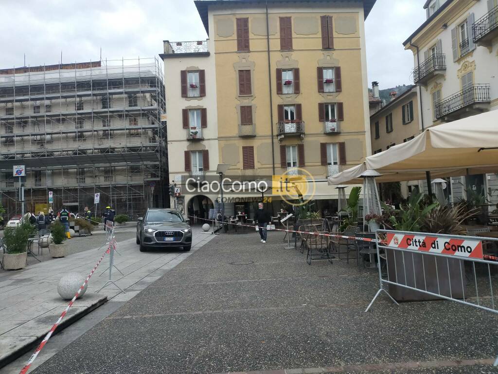 Como nel caos: lungolago chiuso per l'esondazione, si passa in piazza Volta