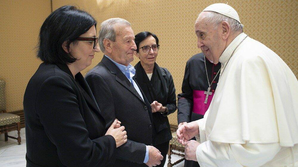 incontro genitori don roberto con papa a roma