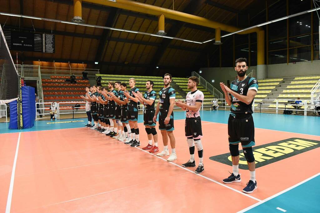 libertas volley cantù debutto a palafrancescucci contro taranto premio coach