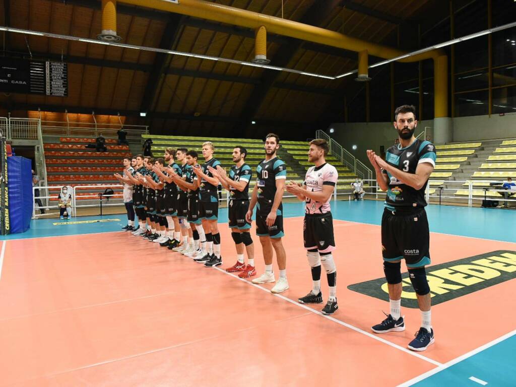 libertas volley cantù debutto a palafrancescucci contro taranto premio coach