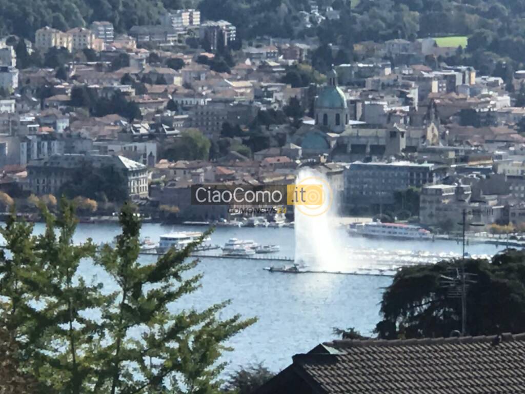 Quasi come una fontana nel primo bacino del lago di Como: guardate qui....