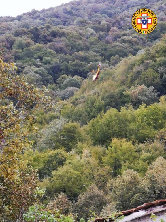 soccorso alpino delegazione lariana lezzeno recupero turista nel burrone