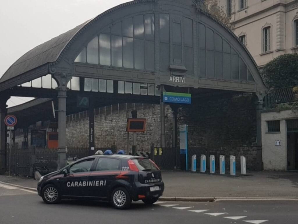 auto carabinieri zona piazza matteotti como generica auto carabinieri