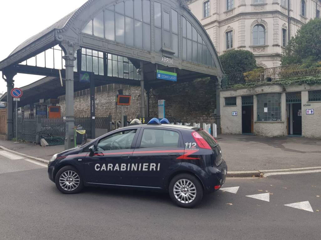 auto carabinieri zona piazza matteotti como generica auto carabinieri