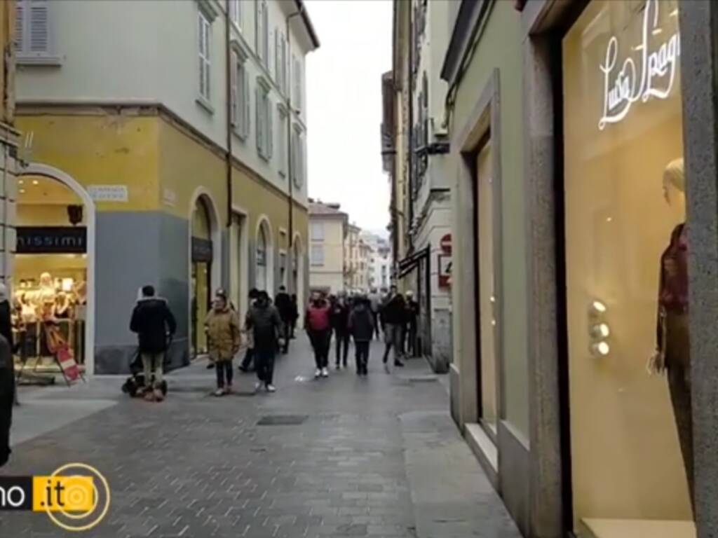 domenica zona arancione negozi aperti