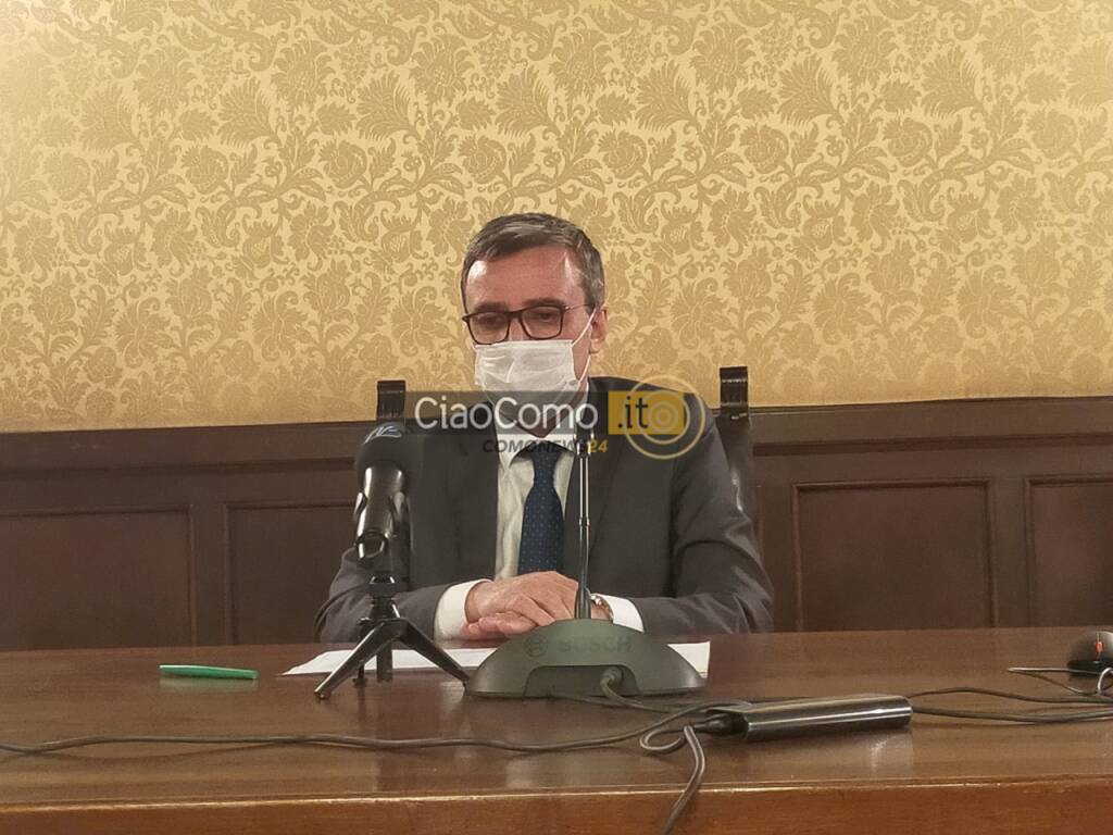 nuovo prefetto di como andrea polichetti si presenta alla stampa mascherina e non onorificenze scuola trasporti