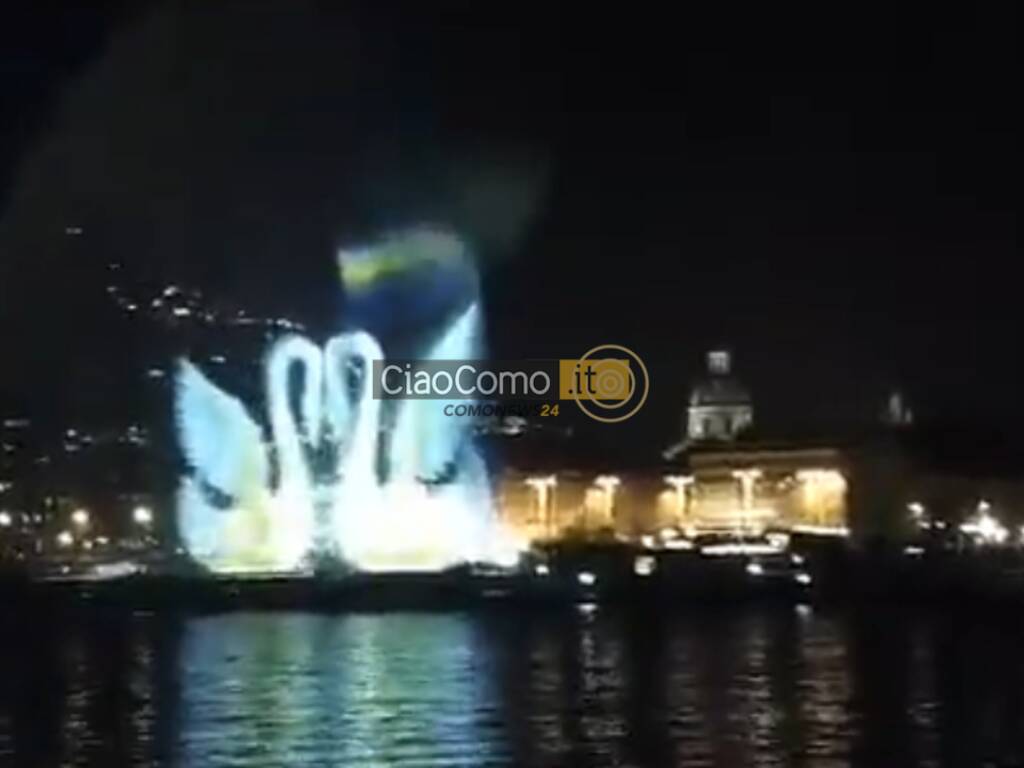 proiezioni luminose primo bacino del lago per prove di natale 2020