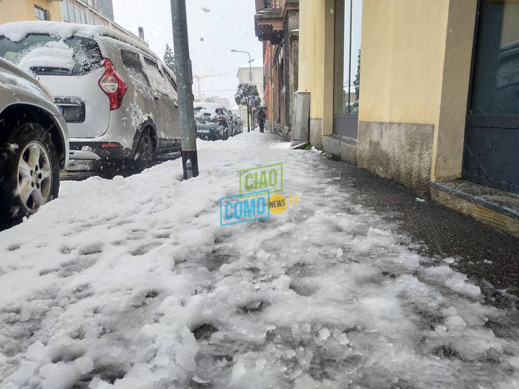 neve sui marciapiedi como dopo nevicata oggi